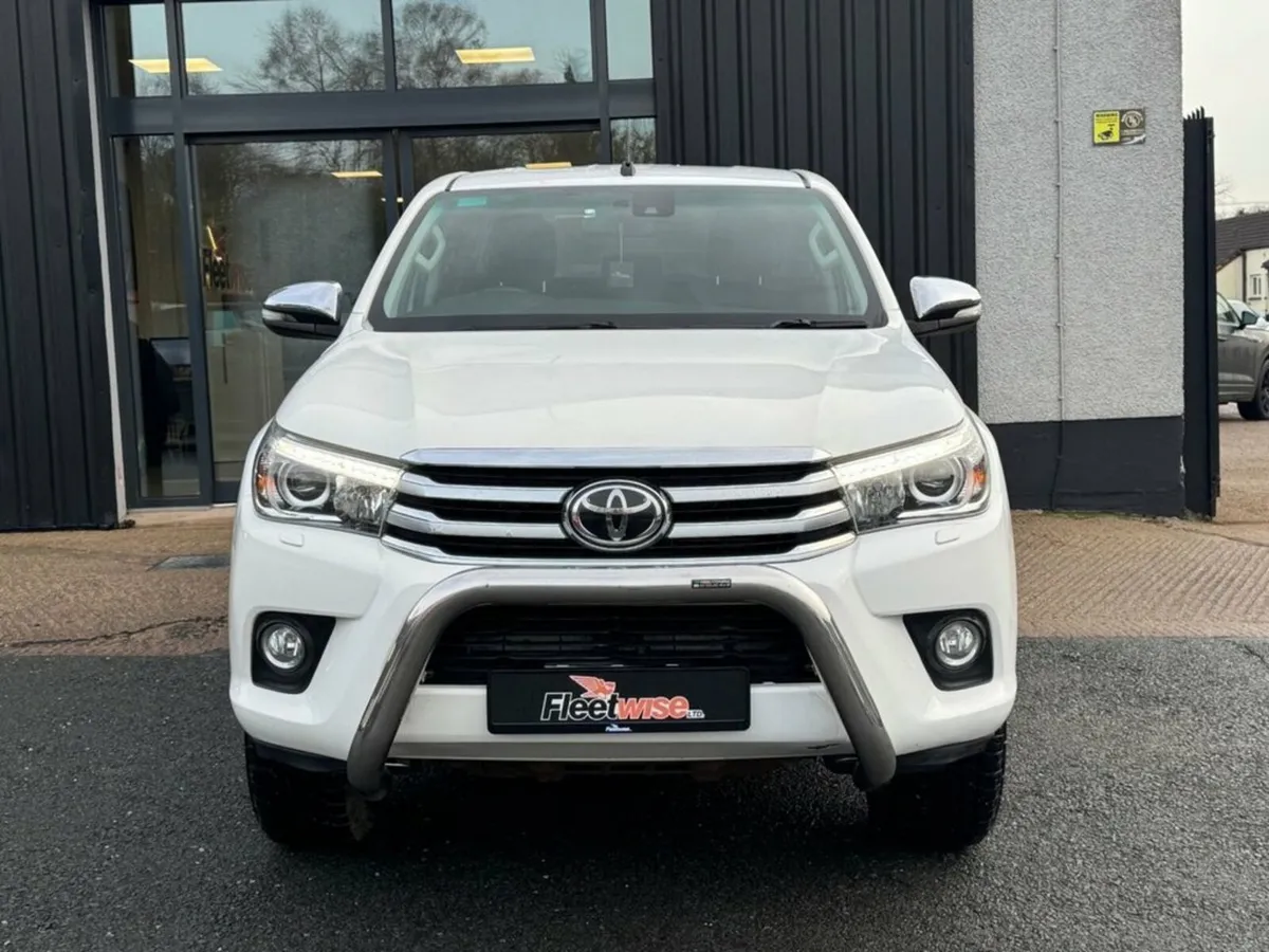 2.4 D-4D Invincible Pickup Double Cab 4dr Diesel M - Image 2