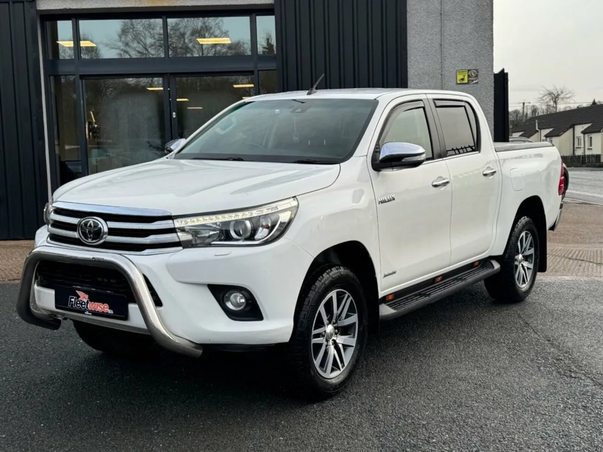 2.4 D-4D Invincible Pickup Double Cab 4dr Diesel M - Image 3