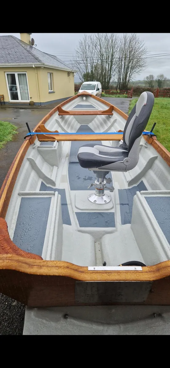 Boat,engine and trailer - Image 3