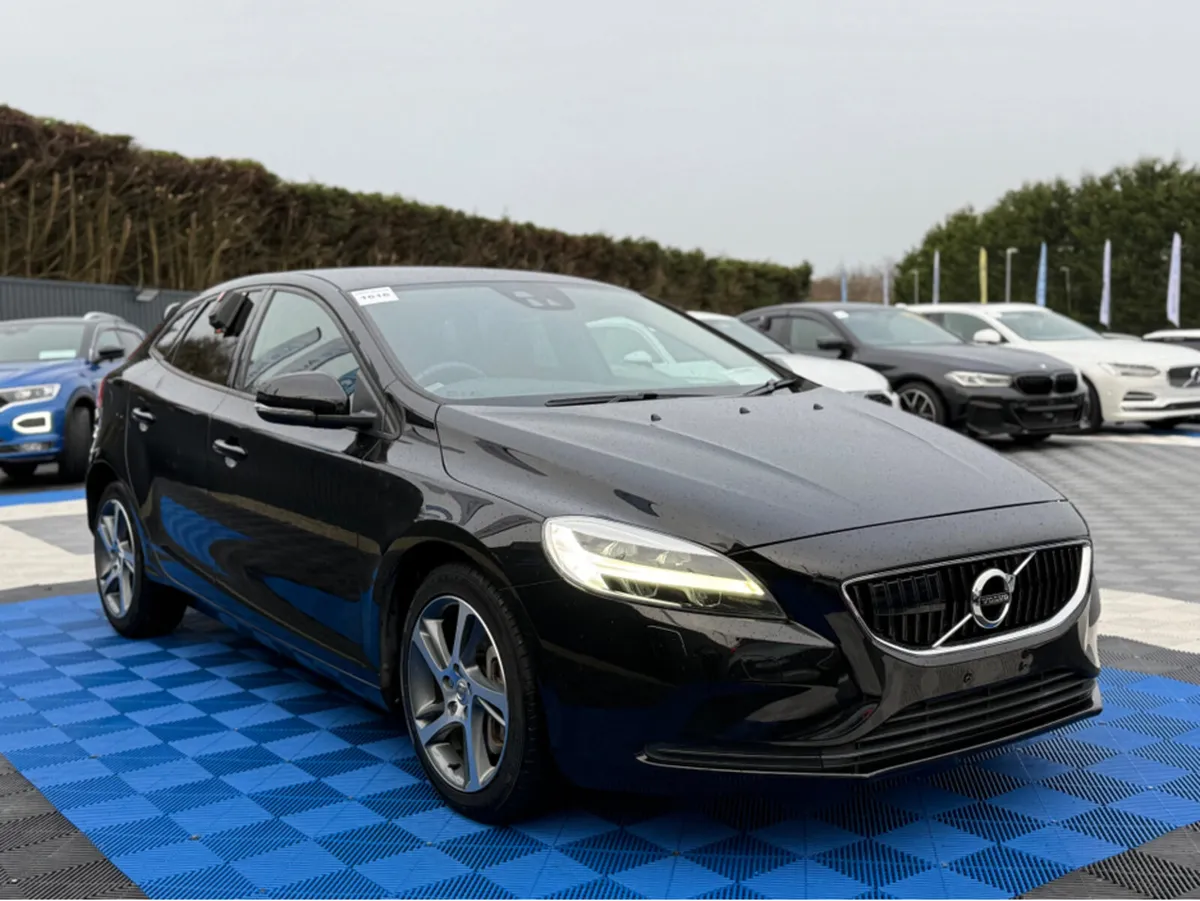 Volvo V40 MOMENTUM - D4 2.0L DIESEL - AUTO - 12M W - Image 4