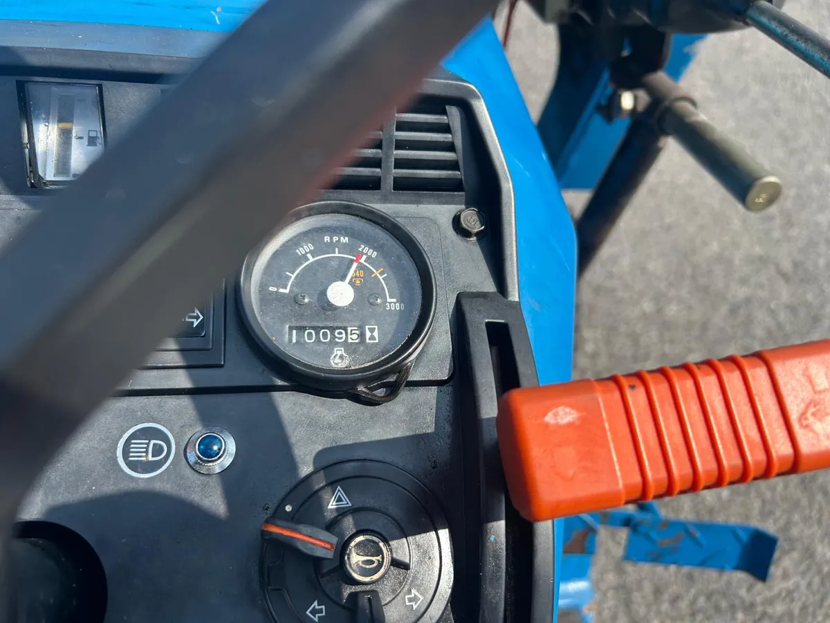 New Holland 1220 Compact Tractor - Image 4