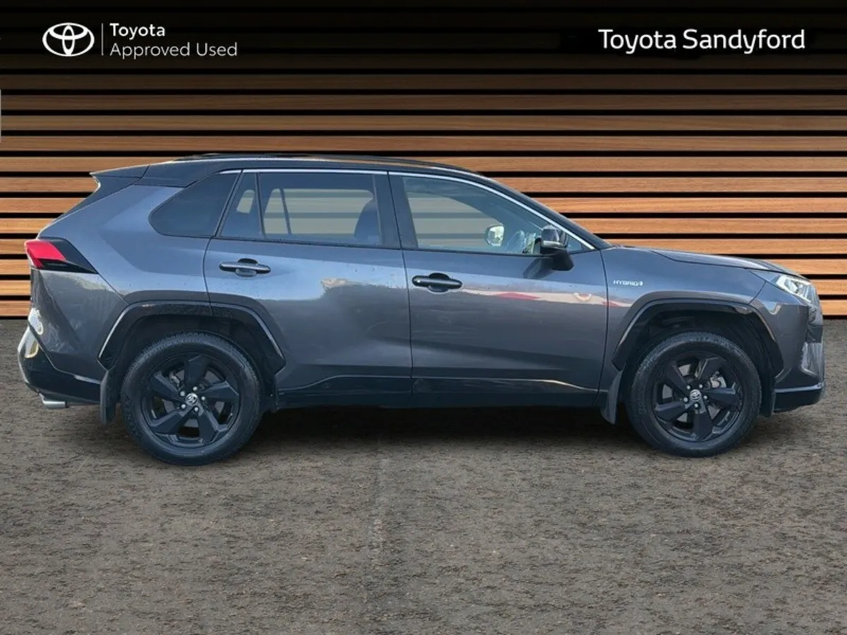Toyota RAV4 SPORT HYBRID // HEATED LEATHER SEATS / - Image 3