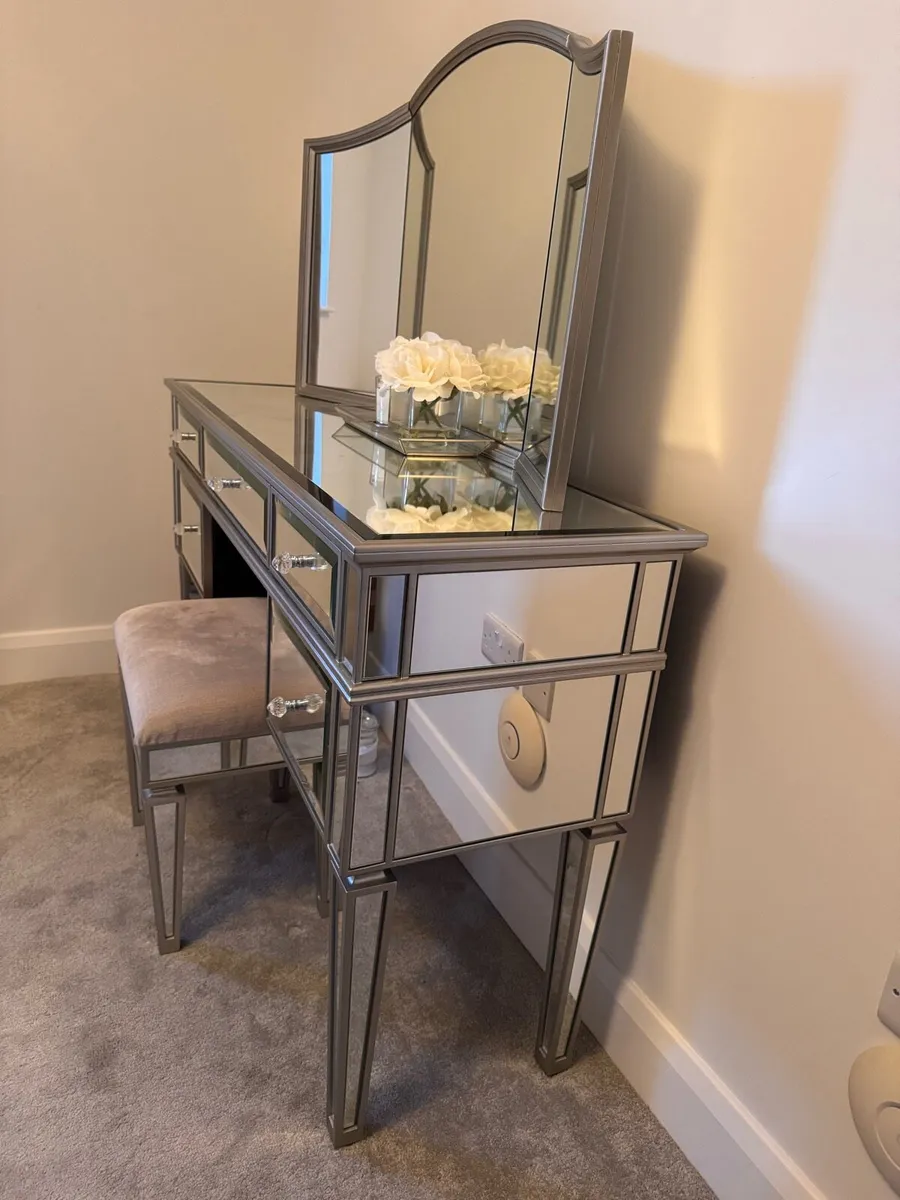 Stylish mirrored furniture with an antiqued pewter - Image 2