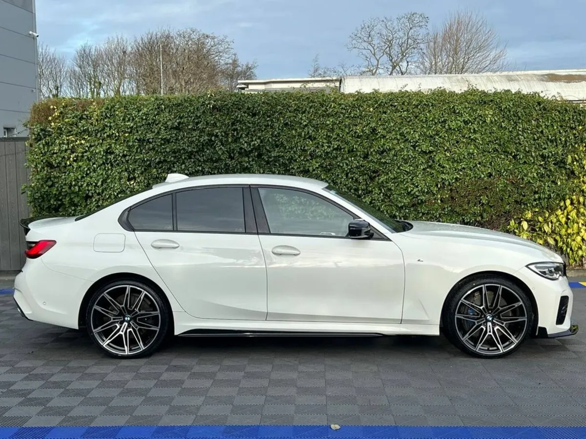 BMW 3-Series 330e M-SPORT COMPETITION 2.0 HYBRID / - Image 2