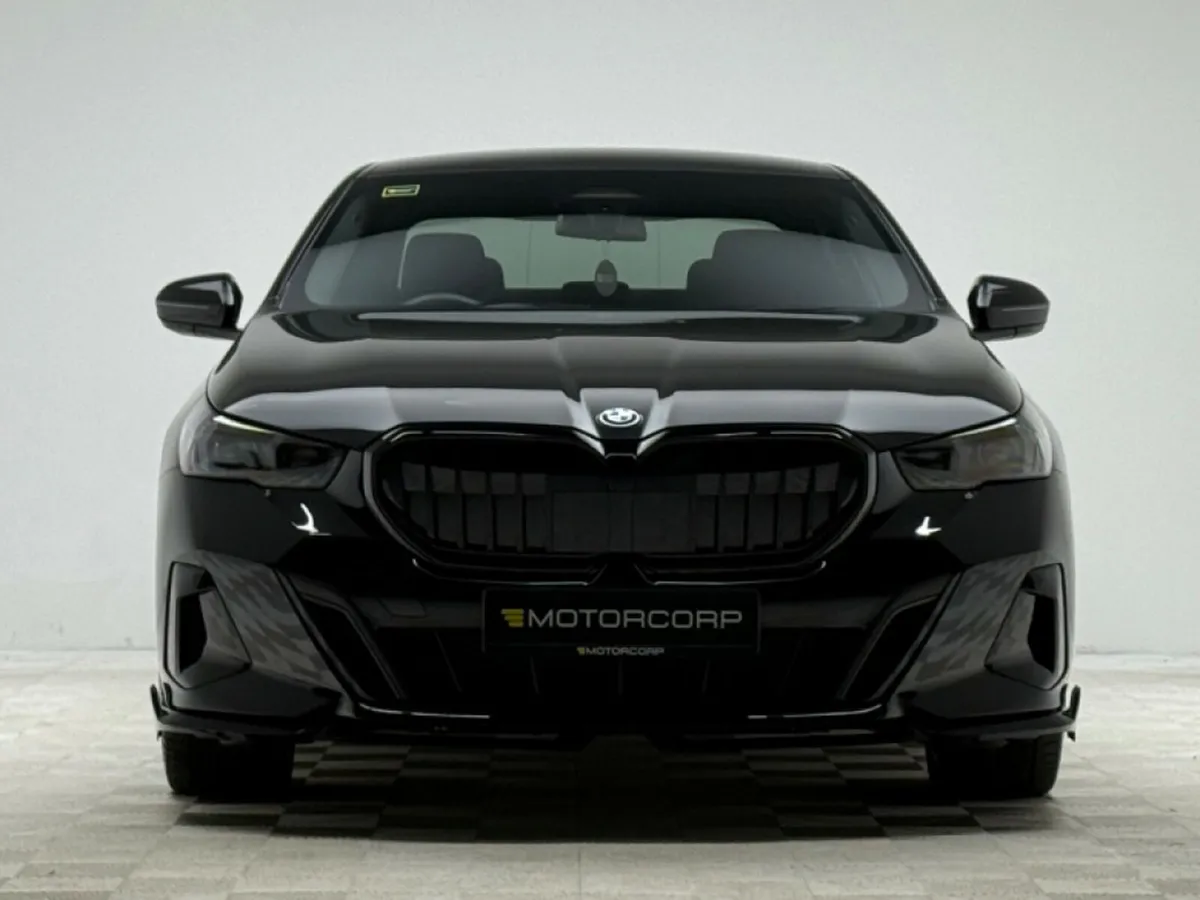 BMW 5-Series 550E M SPORT PRO XDRIVE - Image 2