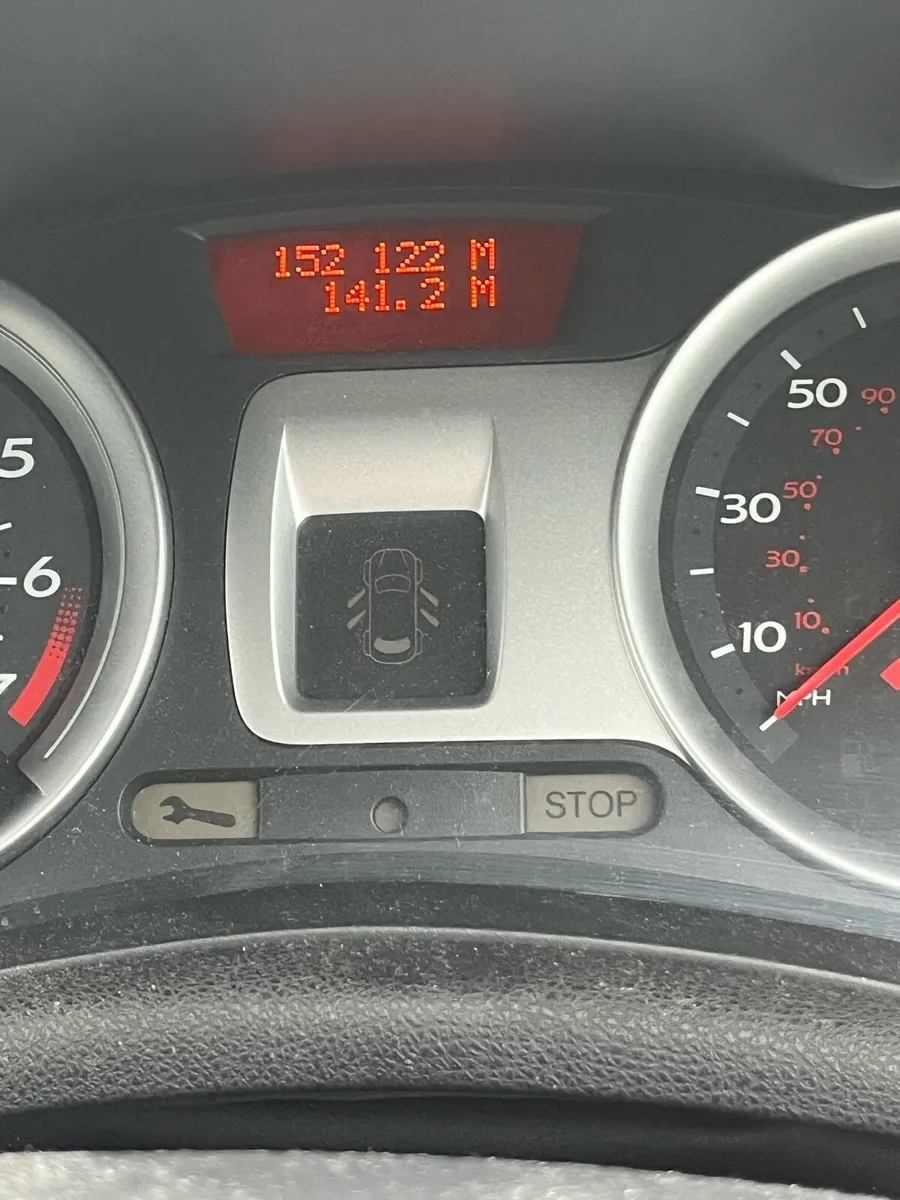 Renault Clio - Image 2