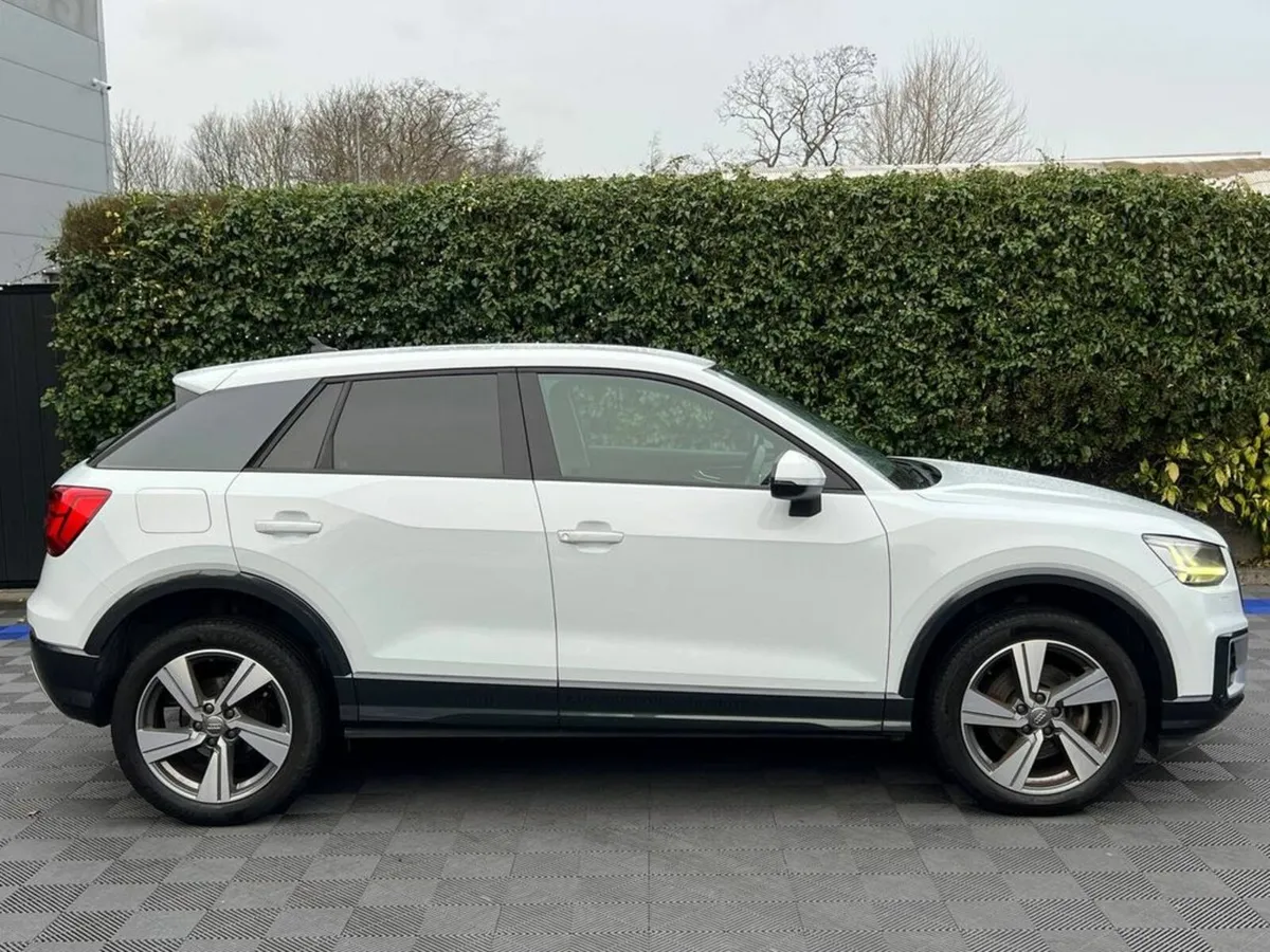 Audi Q2 SPORT 1.0 TFSI AUTO // AMBIENT LIGHTING // - Image 2