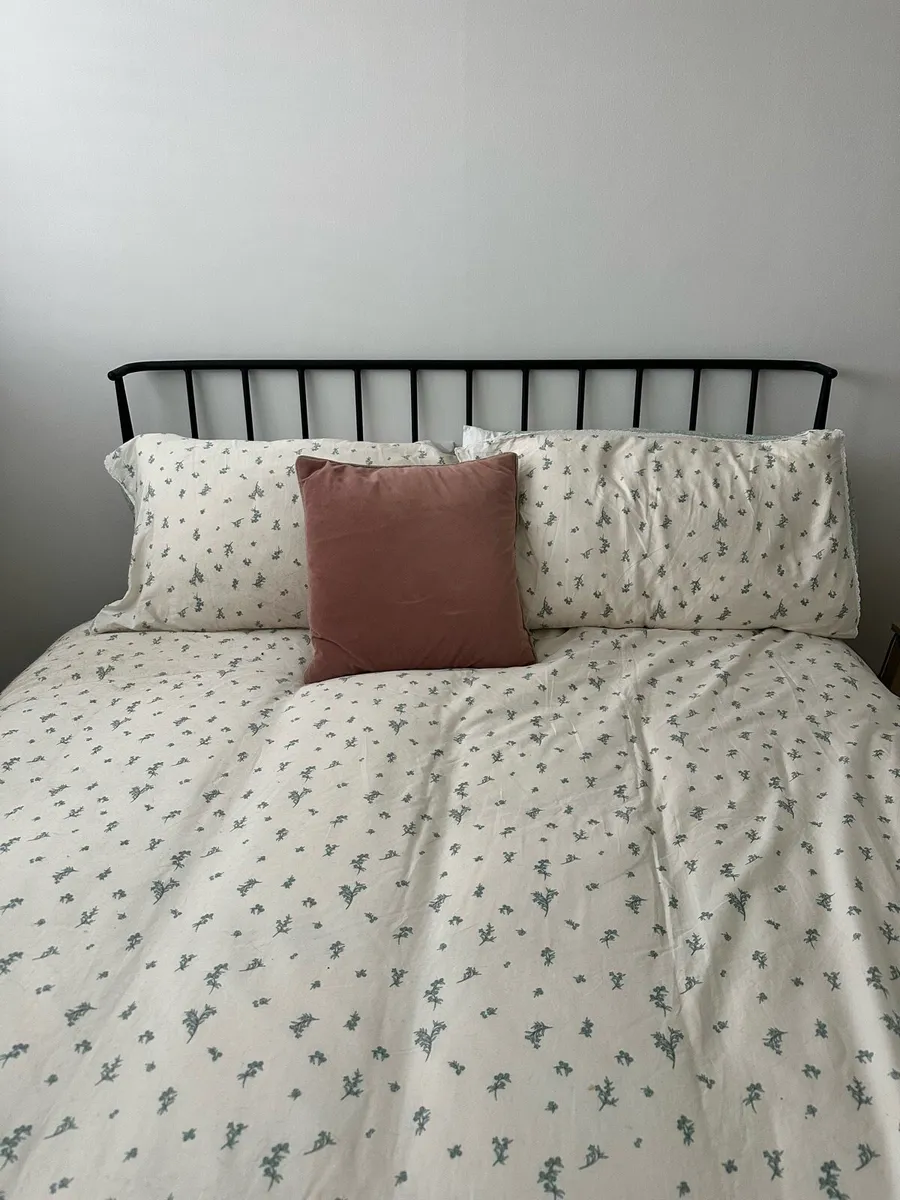 Black double bed frame and base - Image 1