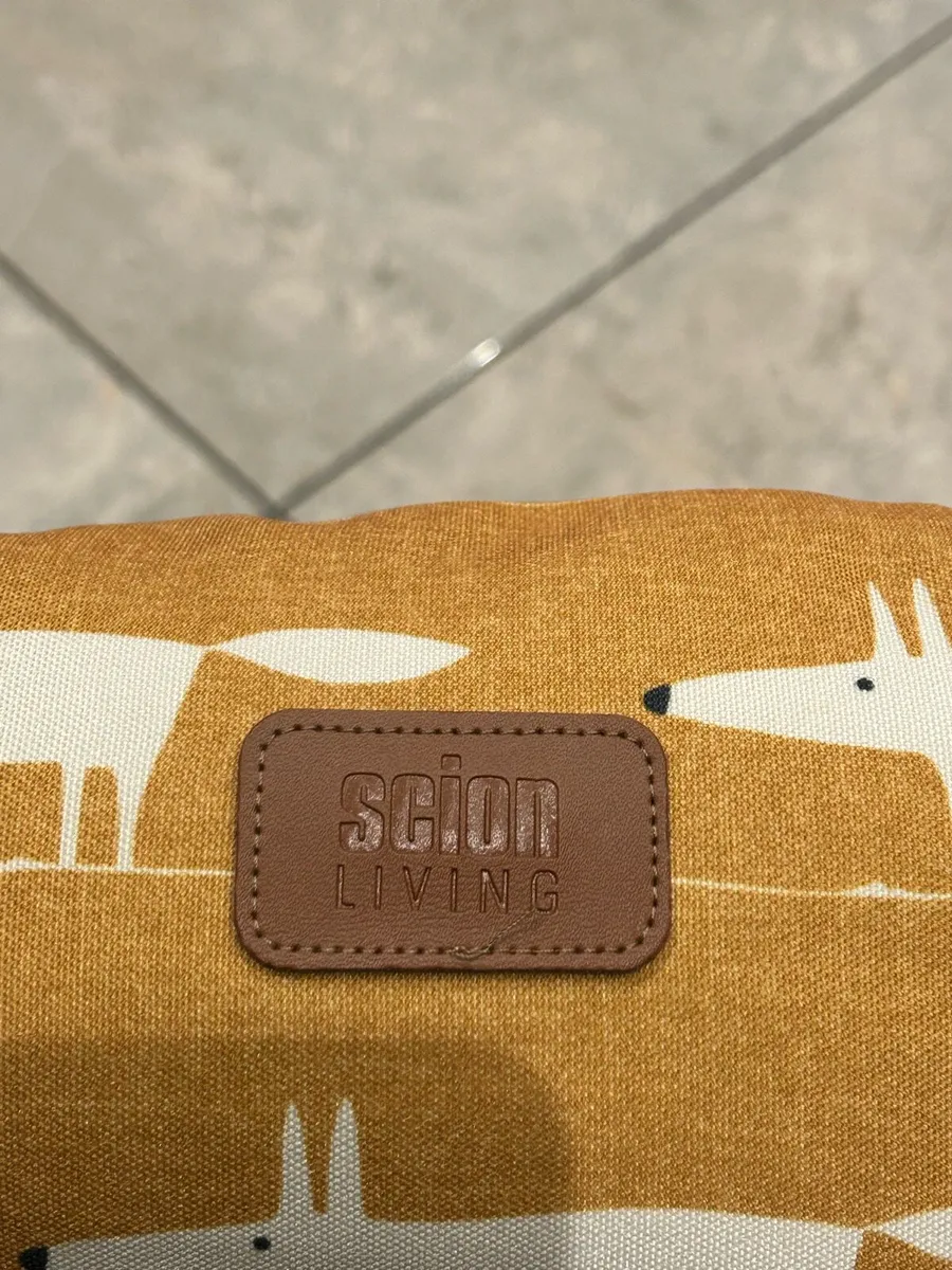 Scion living Pet bed size S NEW - Image 4