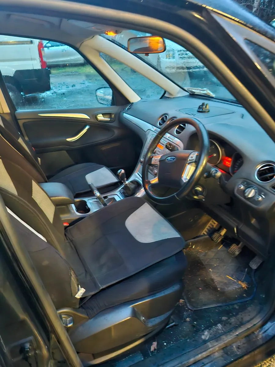 Ford Galaxy 2010 - Image 2