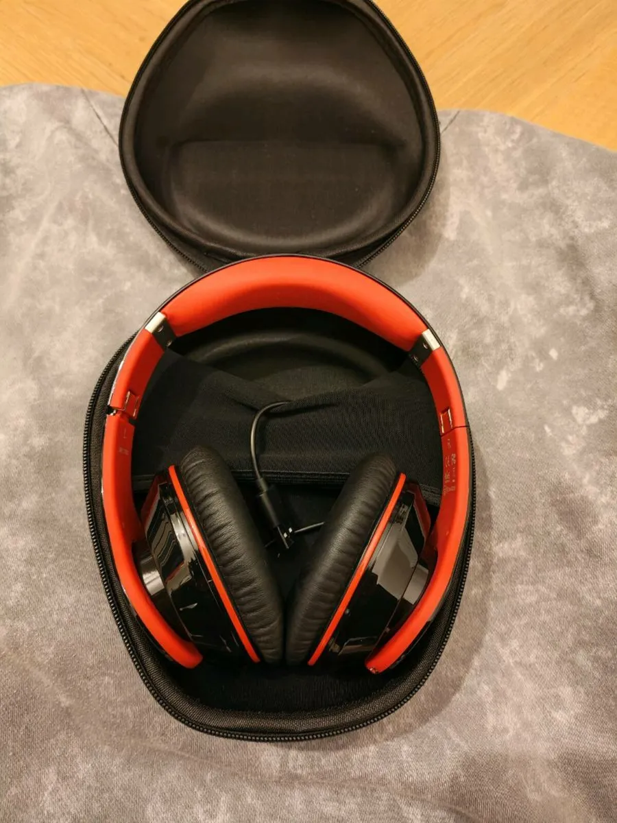 Bluetooth headphones - Image 1