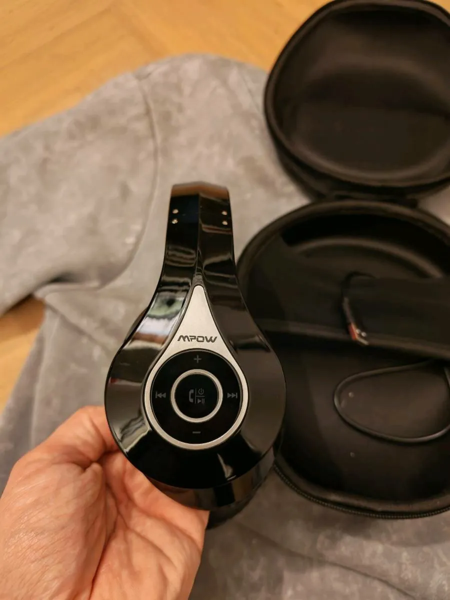 Bluetooth headphones - Image 2