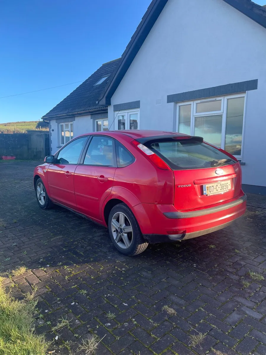 2007 Ford Focus - Image 2