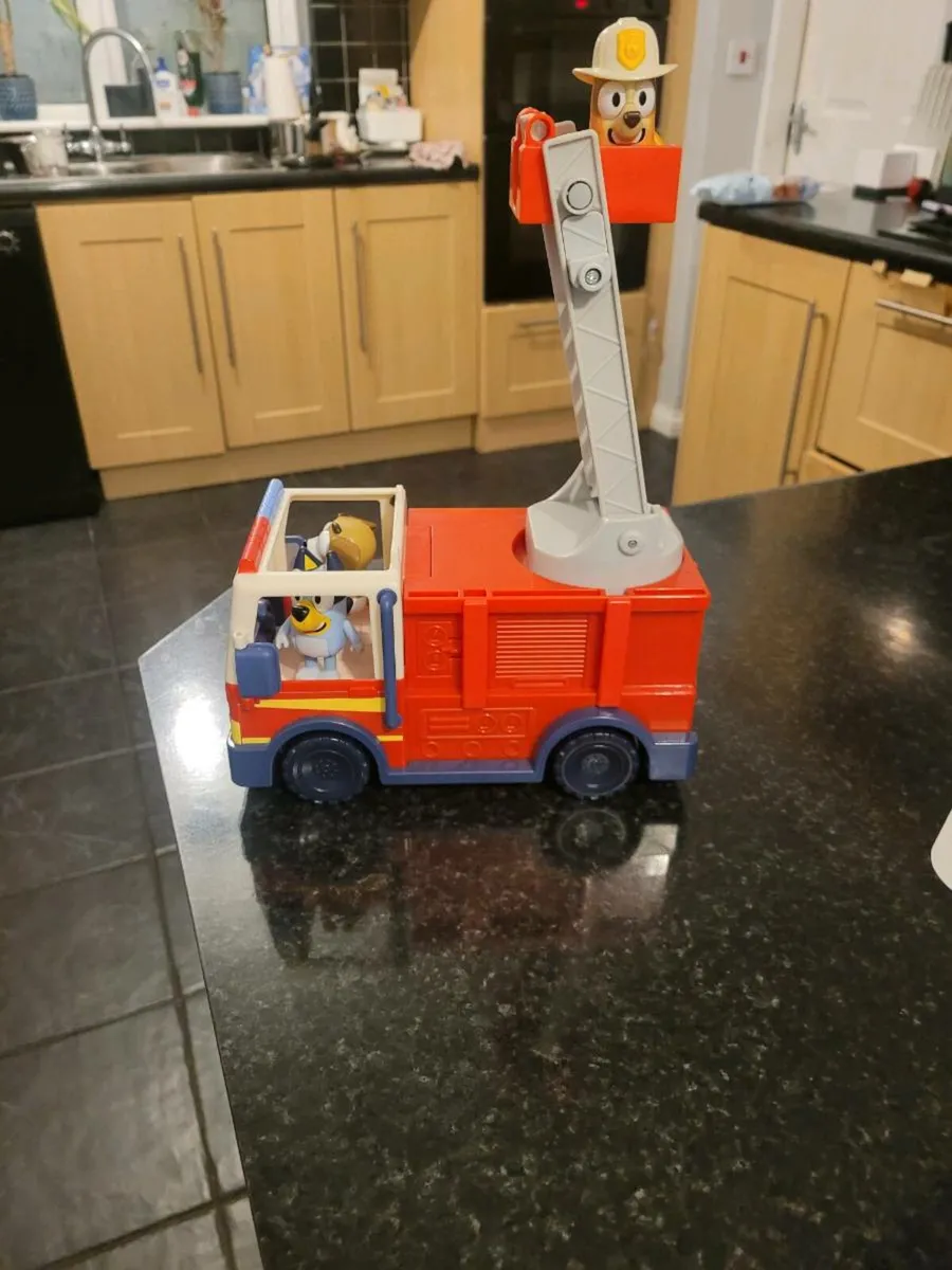 Blue fire truck - Image 2