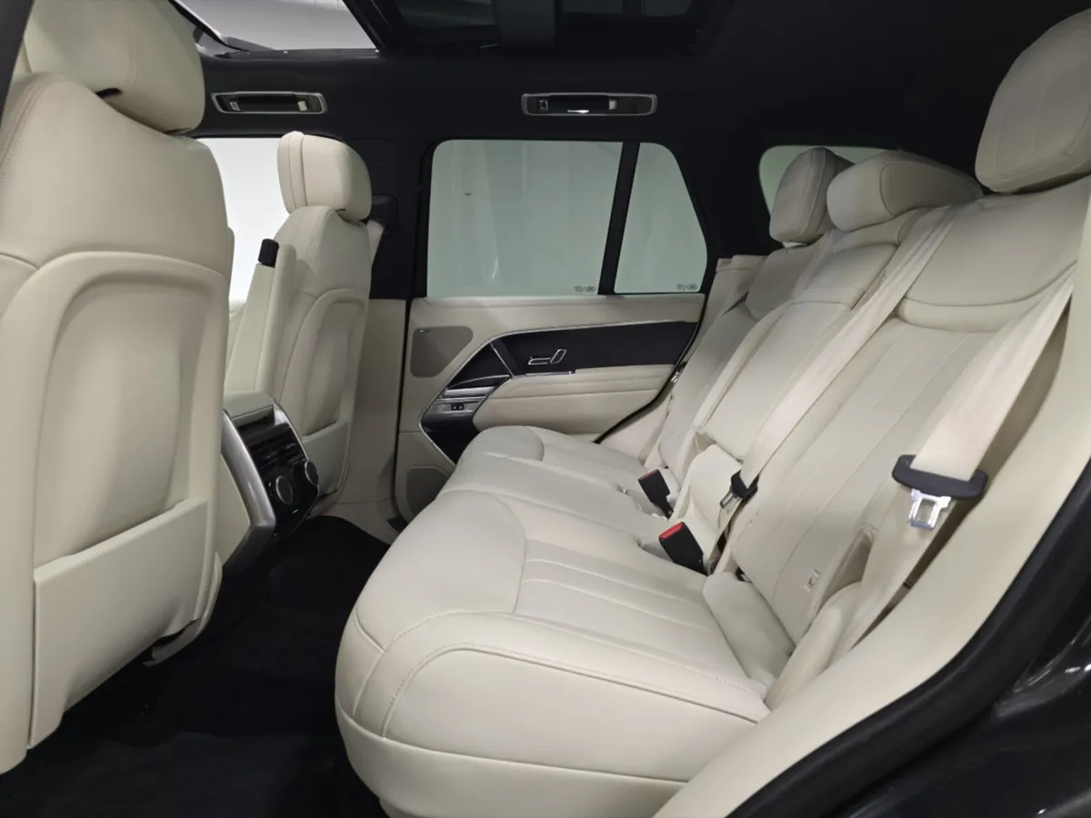 Land Rover Range Rover Diesel Estate SE - Image 4