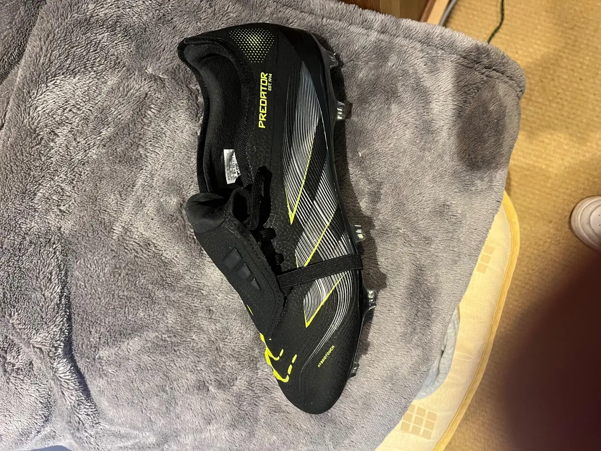 Football boots - Image 3