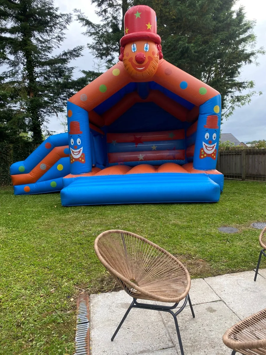 Bouncy castle - Image 2