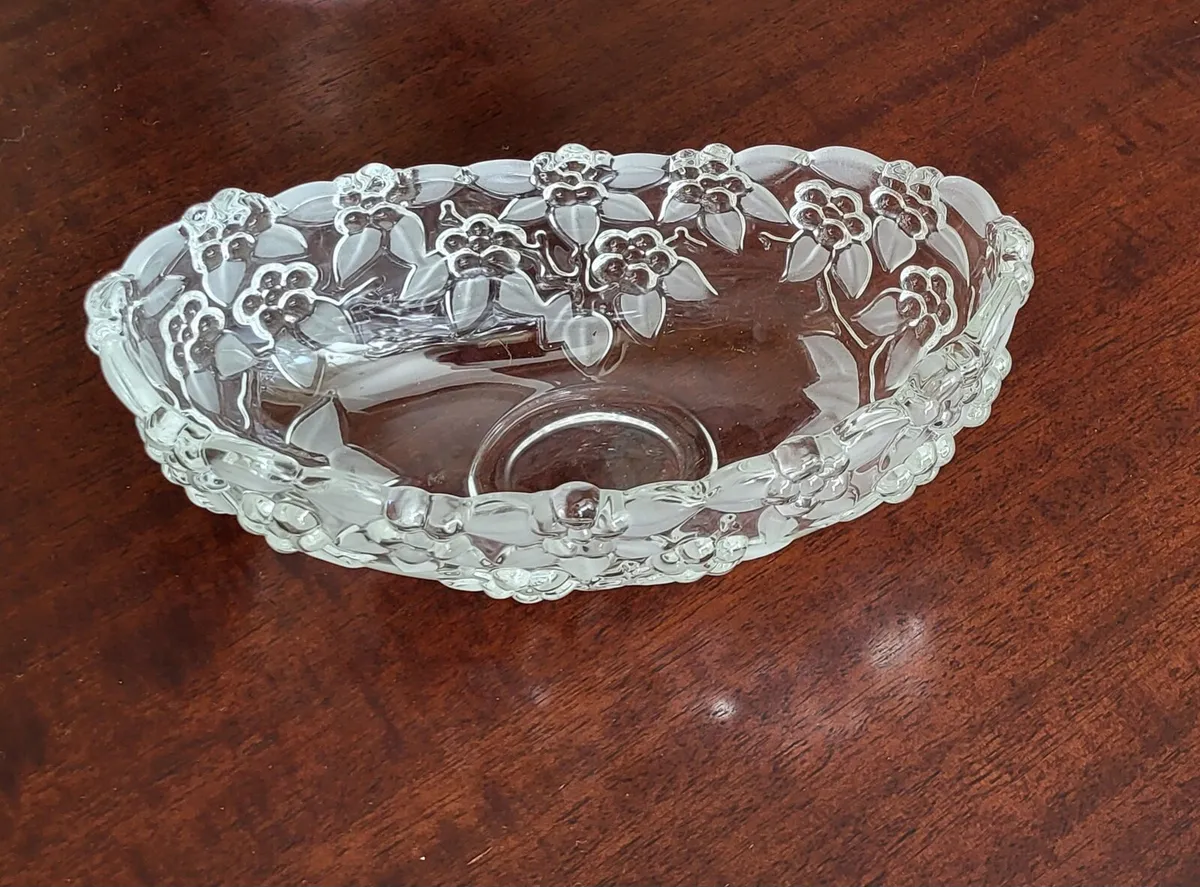 Mikasa Carmen decorative bowl. - Image 1