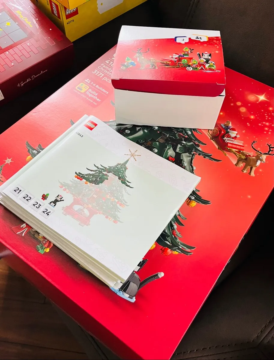 Lego Family Christmas Tree - Image 3