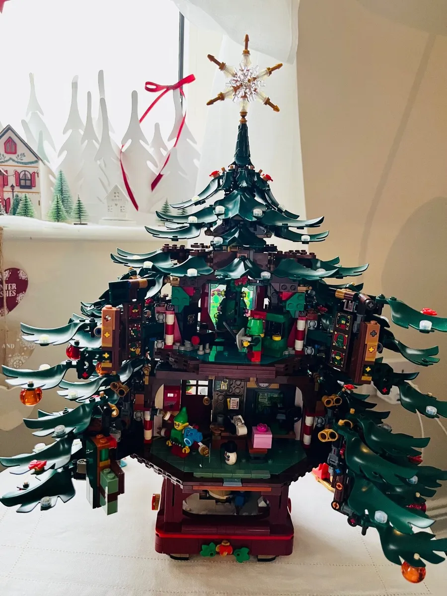 Lego Family Christmas Tree - Image 4