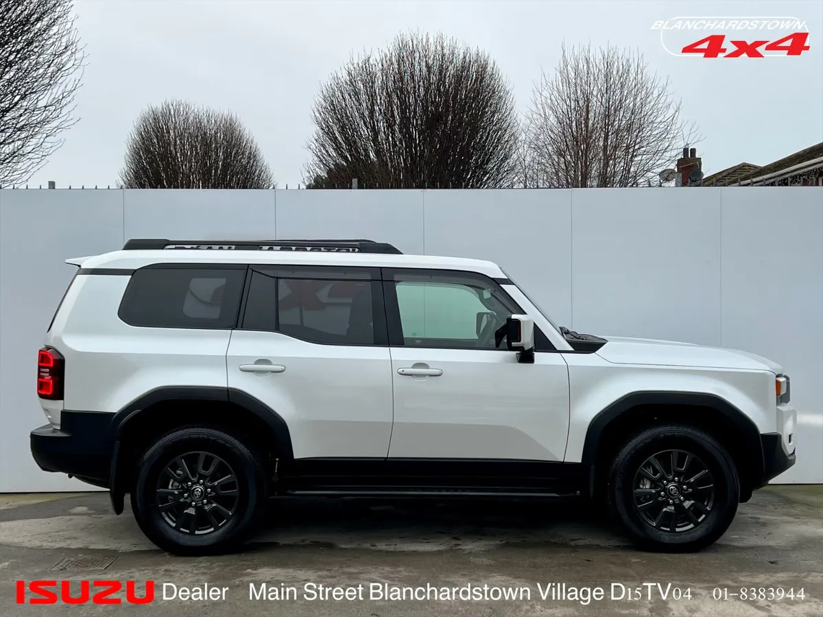 TOYOTA LANDCRUISER BUSHIDO 2.8 AUTOMATIC 7 SEATER - Image 4
