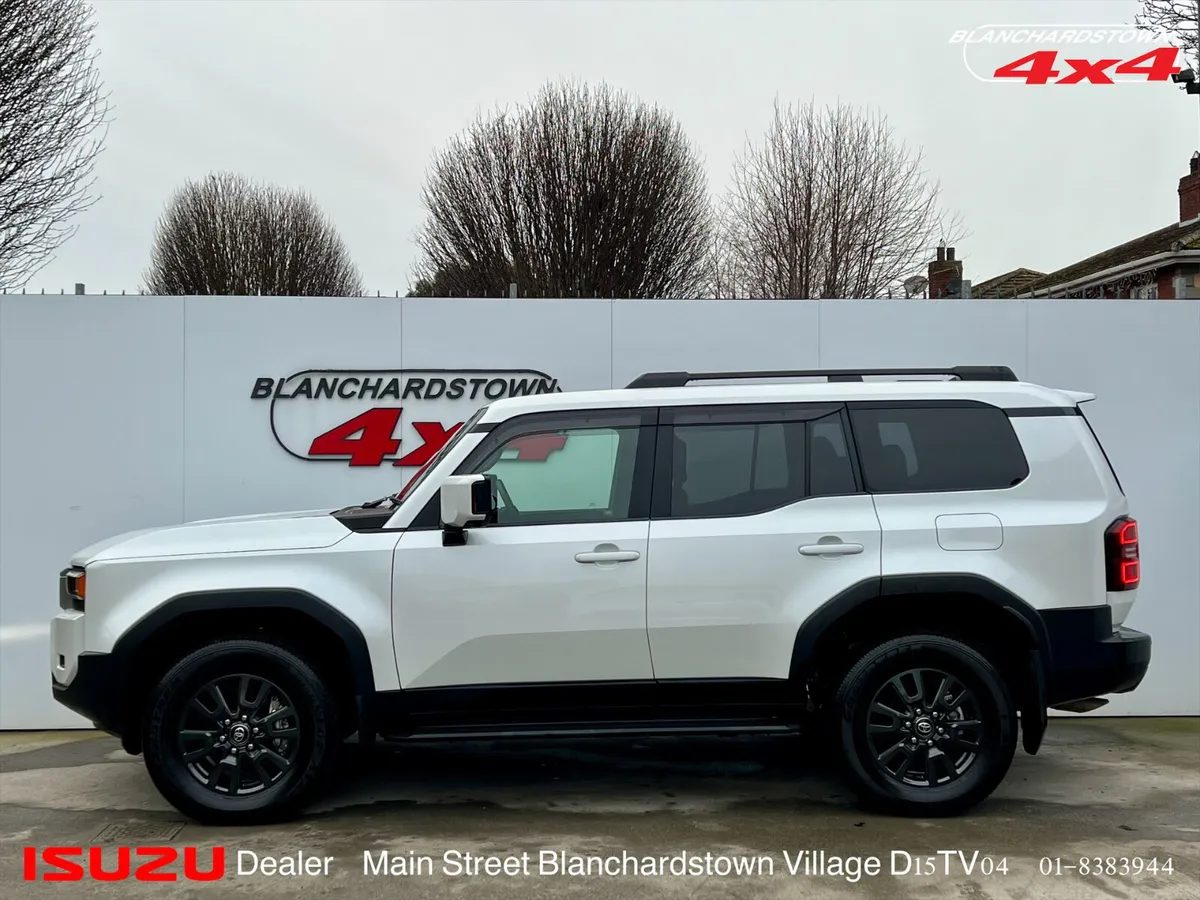 TOYOTA LANDCRUISER BUSHIDO 2.8 AUTOMATIC 7 SEATER - Image 3