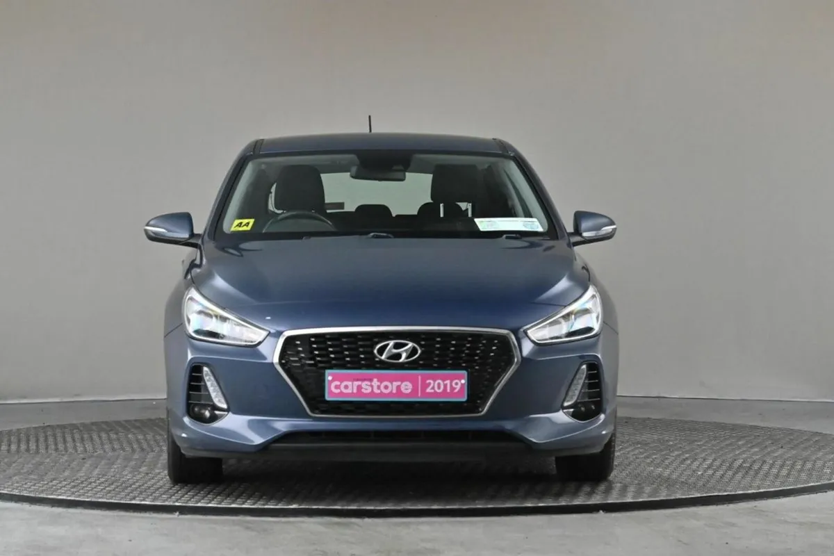 Hyundai i30 1.4 DELUXE 6SPD **REVERSE CAM** - Image 2