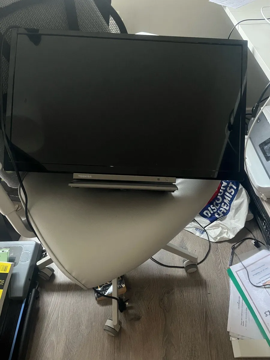 Toshiba 24inch tv - Image 2