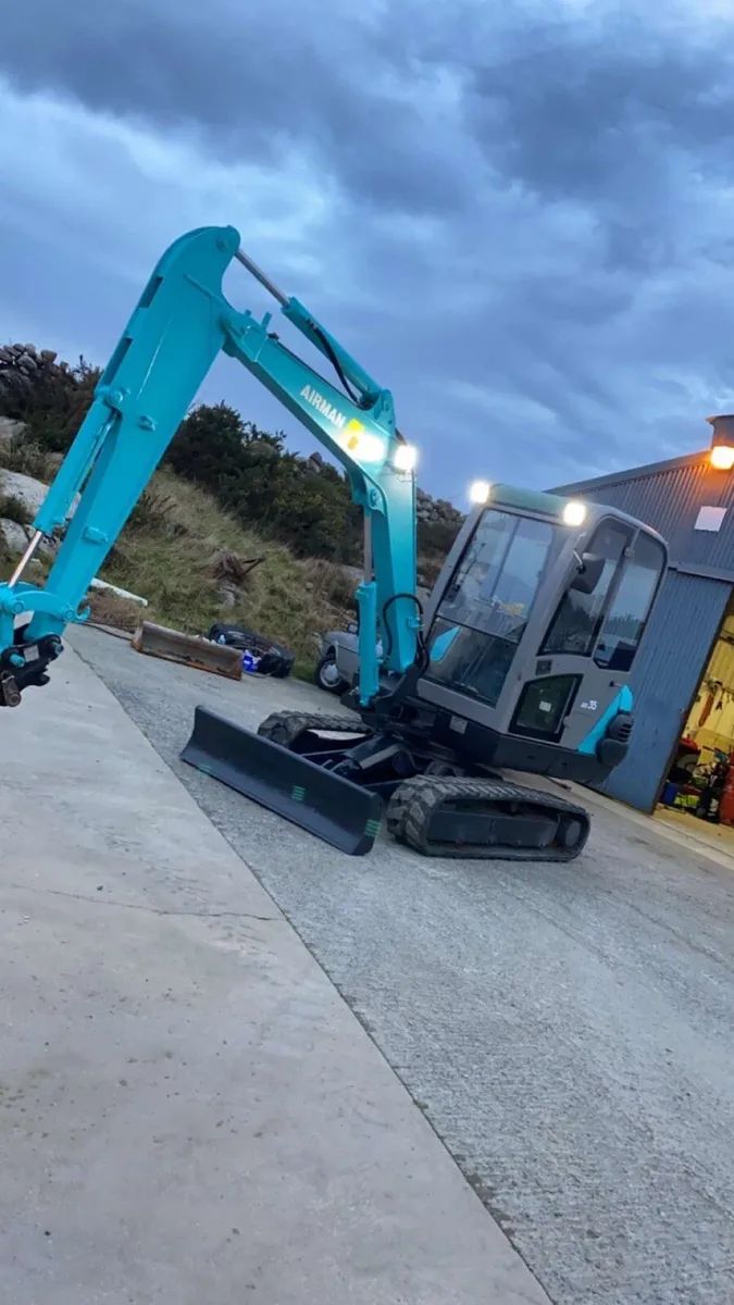 Airman 35 ax - Image 1