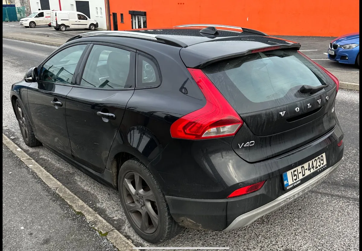 Volvo V40 Cross Country Turbo Diesel 2015 - Image 2