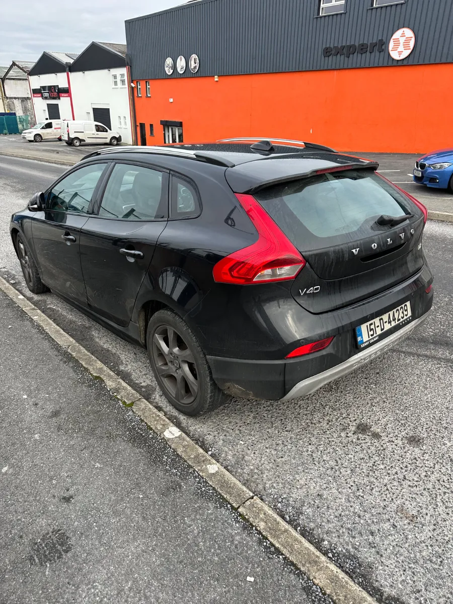 Volvo V40 Cross Country Turbo Diesel 2015 - Image 4