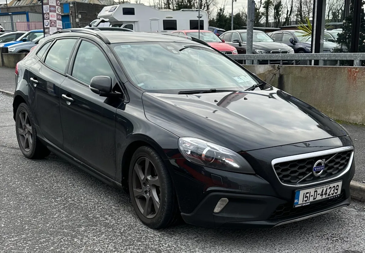 Volvo V40 Cross Country Turbo Diesel 2015 - Image 1