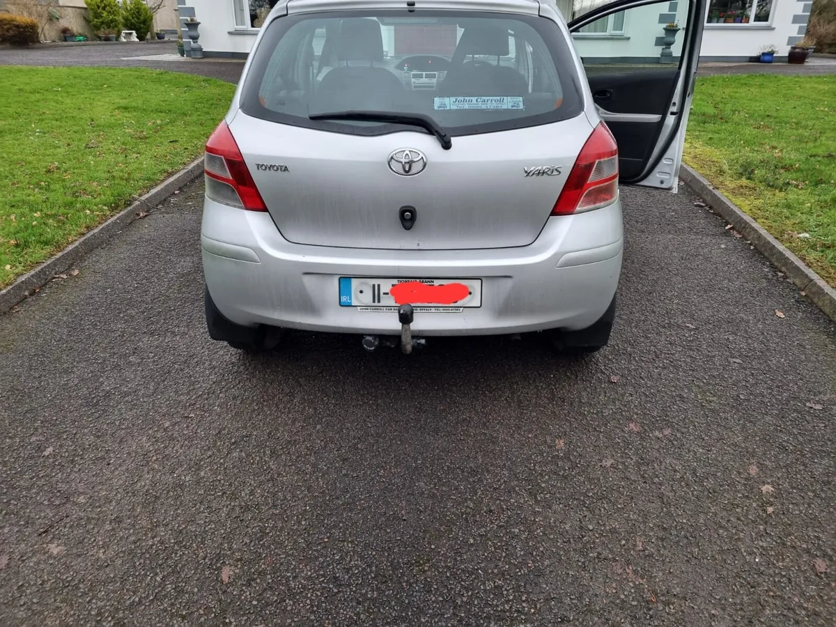 11 Toyota yaris - Image 2