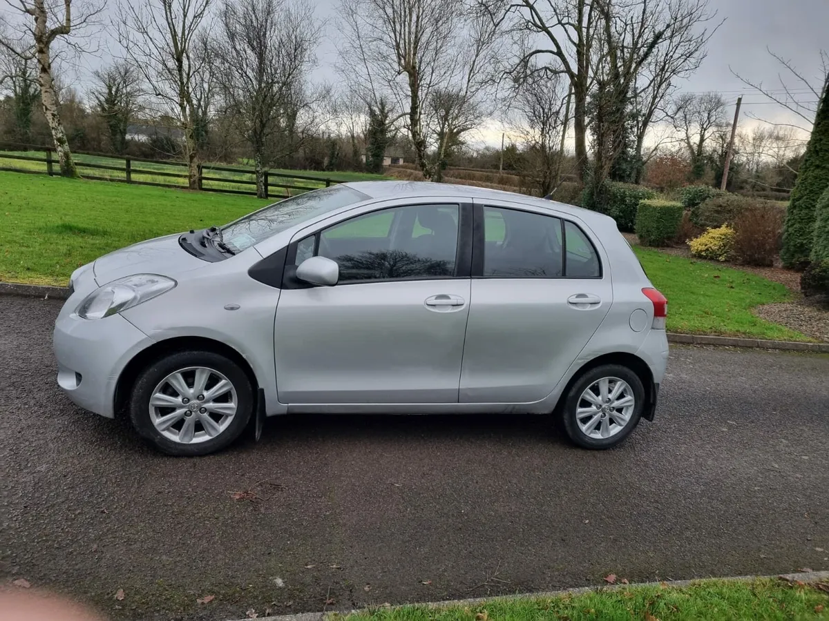 11 Toyota yaris - Image 1