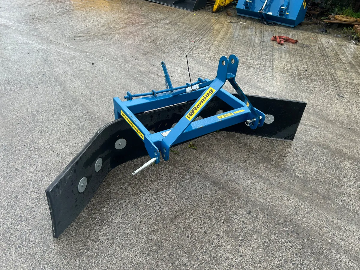 New Fleming Yard Scraper - Image 4