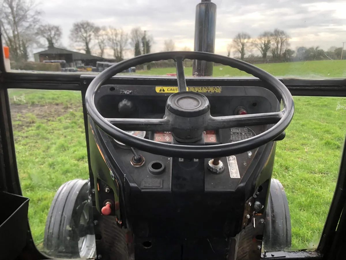 International 585 - Image 4