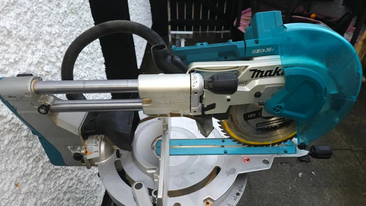 MAKITA DLS211ZU CORDLESS COMPOUND MITRE SAW - Image 2