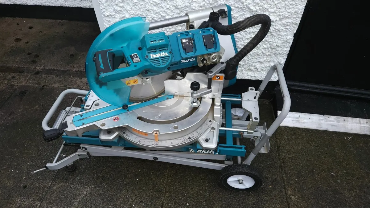 MAKITA DLS211ZU CORDLESS COMPOUND MITRE SAW - Image 3