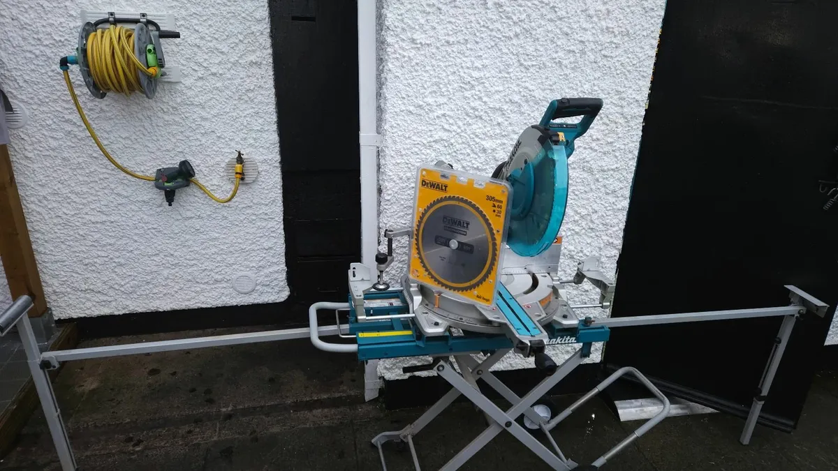 MAKITA DLS211ZU CORDLESS COMPOUND MITRE SAW - Image 1