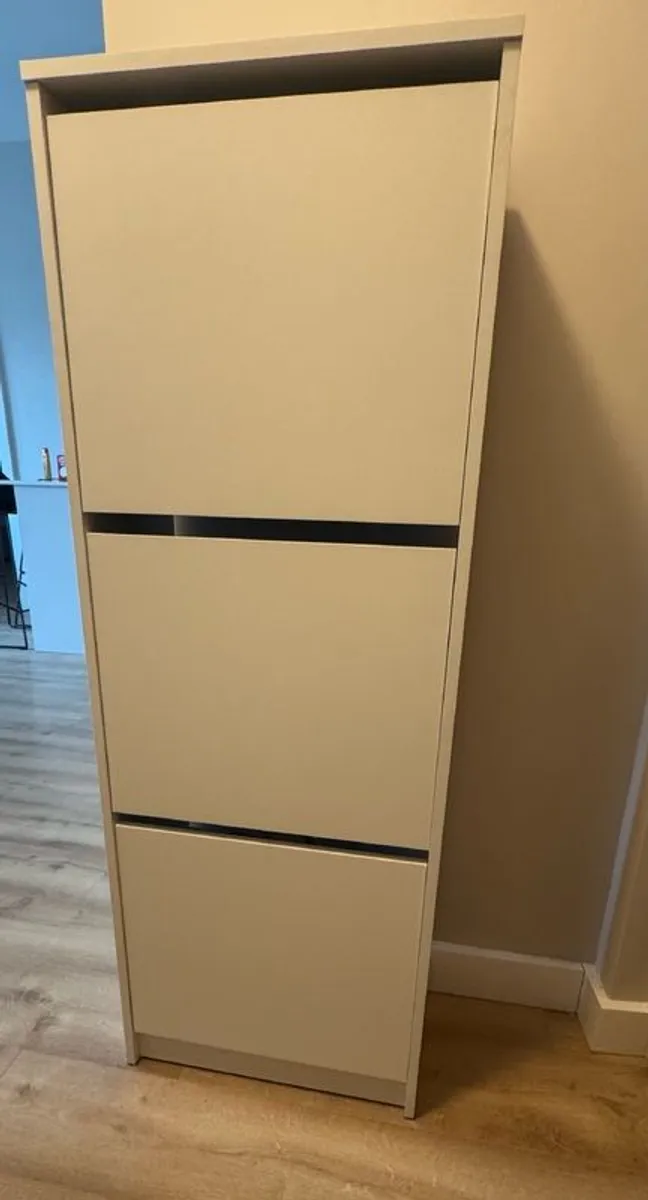 Shoe cabinet - Image 1