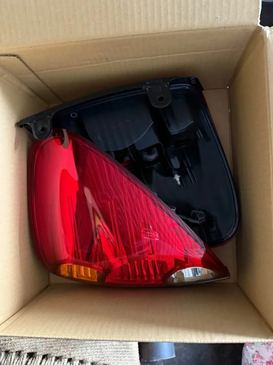 Mitsubishi L200 tail lights new  2014 - Image 1