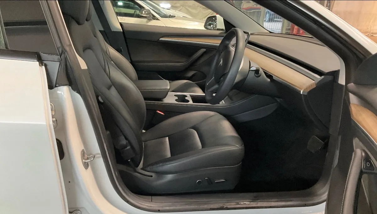 2022 Tesla Model 3 Long Range AWD saloon - Image 4