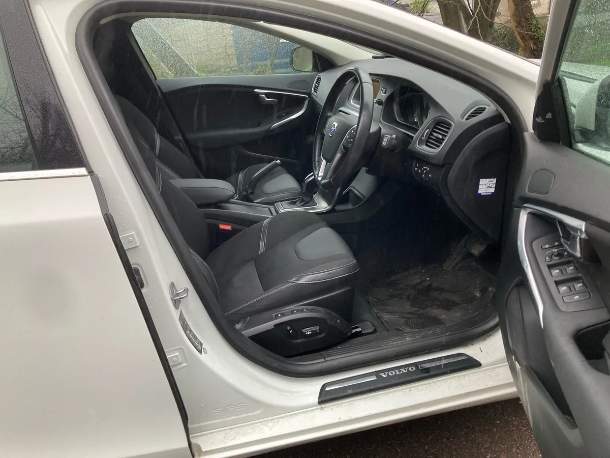 2014 Volvo V40 R-Design 1.6 Petrol Automatic - Image 4