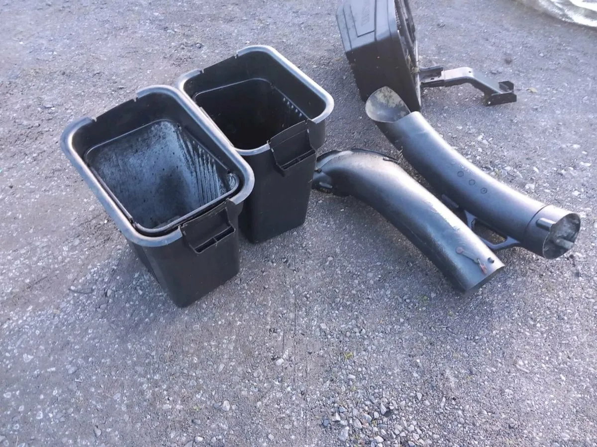 Husqvarna/craftsman grass collection unit - Image 3