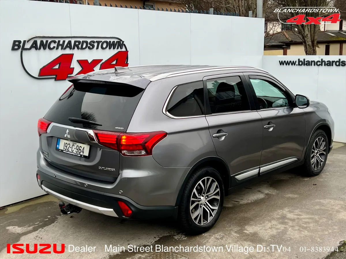 MITSUBISHI OUTLANDER DIESEL 7 SEATER AWD SHOWROOM - Image 2