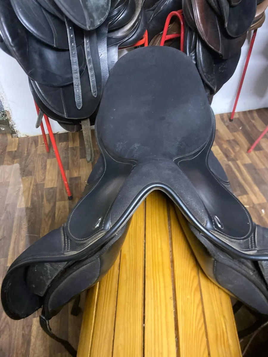Thorowgood T4 adjustable dressage saddle - Image 3