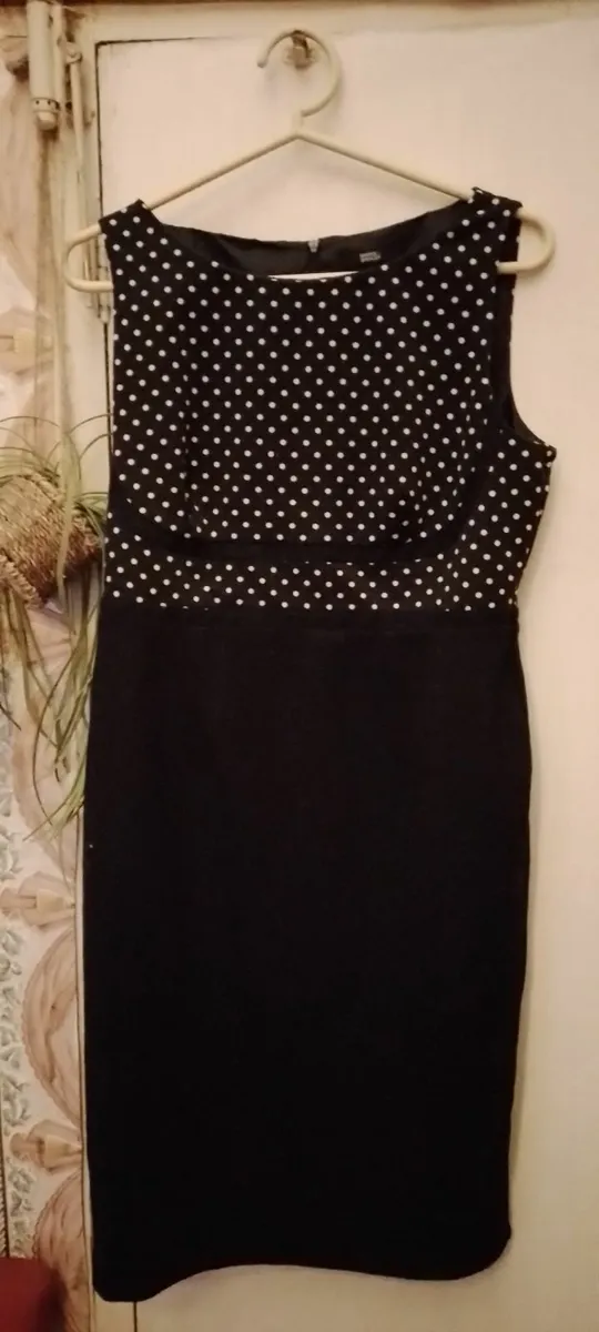 Crossdresser? Lingerie.... and dresses coats etc - Image 4