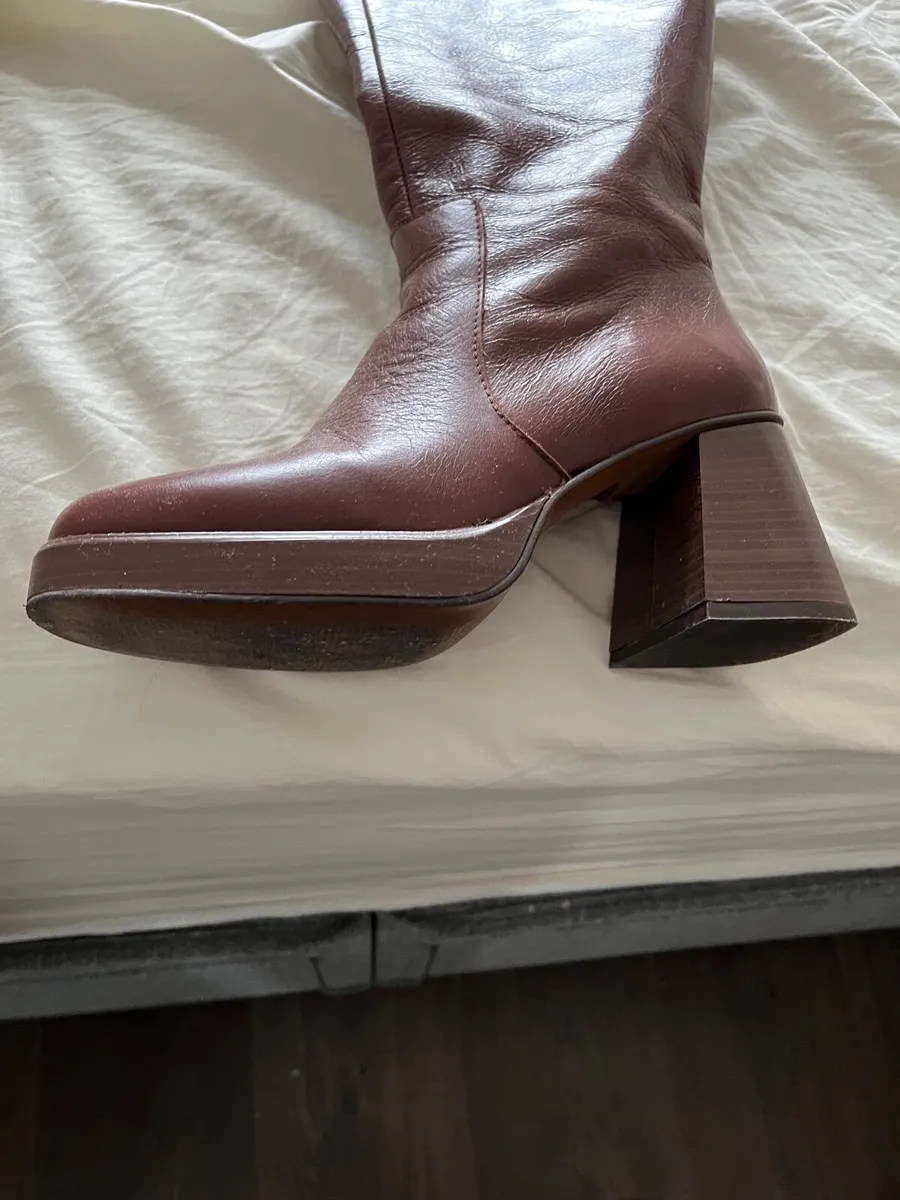 Ladies Knee Boots - Image 2