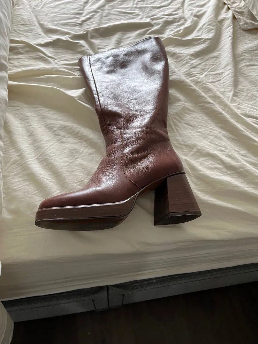 Ladies Knee Boots - Image 3