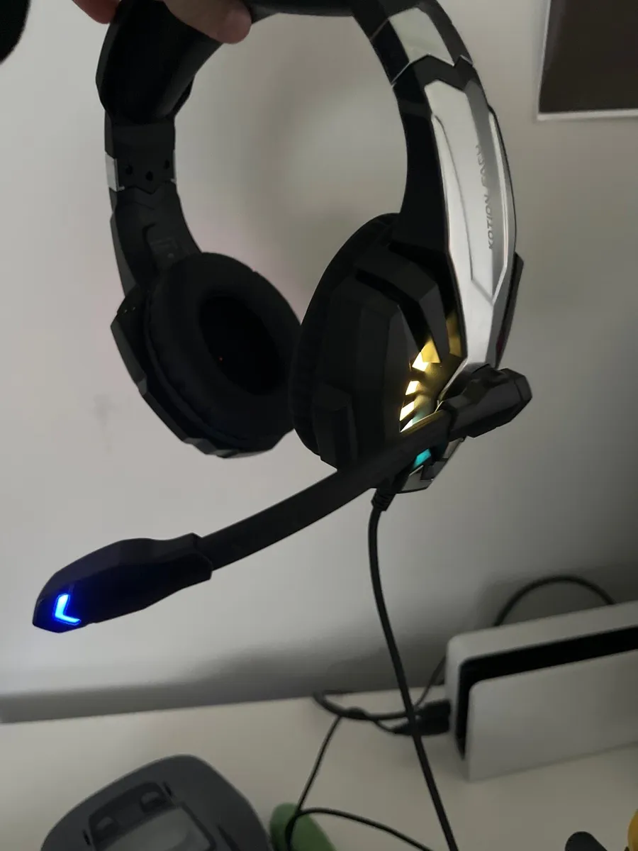 Gaming headset. - Image 1